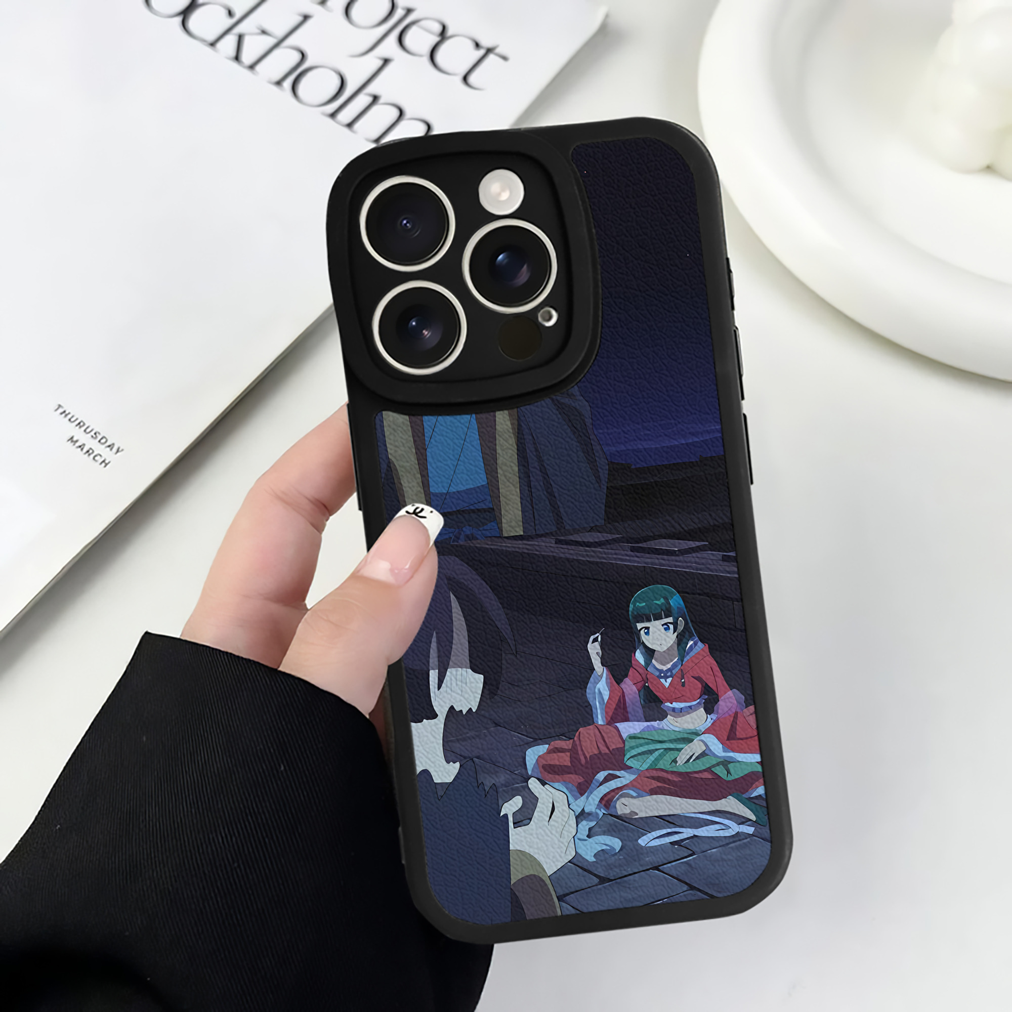 （画像用） 薬屋のひとりごと The Apothecary Diaries 【iPhone 16シリーズ対応】シリコンスマホケース（レザー調） 材質：シリコン